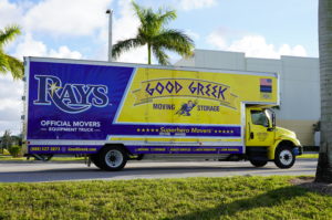 Camión de mudanzas de los Tampa Bay Rays con rotulación personalizada